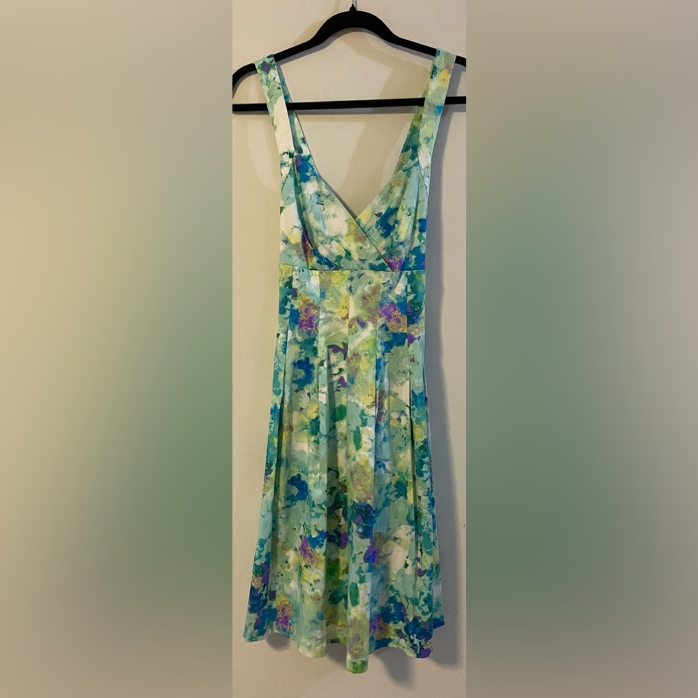 Calvin Klein, Sweetheart Neckline, Floral Dress w/a pleated Skirt, Size 4